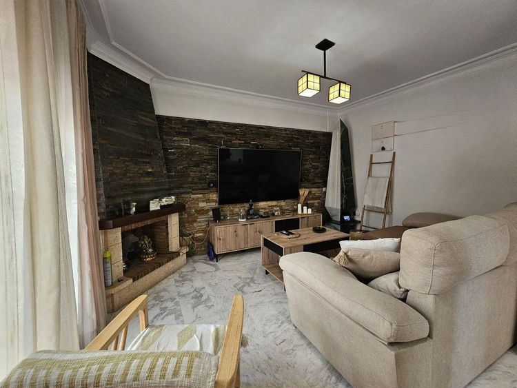 House | Resale in Los Pacos in Los Pacos, Costa del Sol - Photo 2