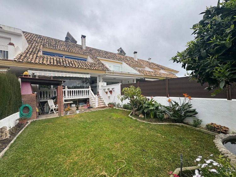 House | Resale in Atalaya in Atalaya, Costa del Sol - Photo 2