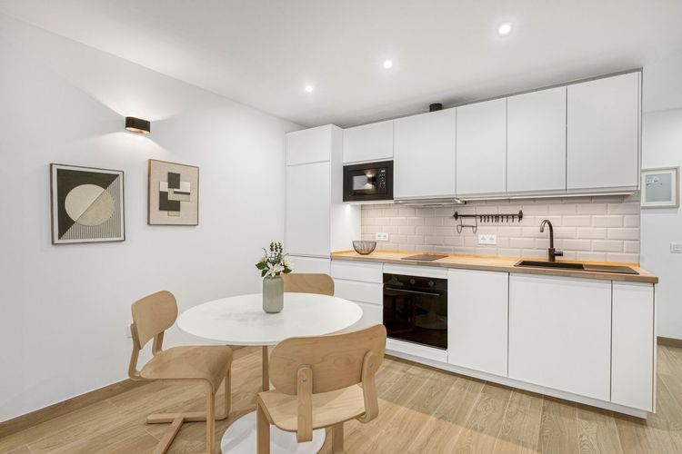 Apartment | Resale in La Carihuela in La Carihuela, Costa del Sol - Photo 4