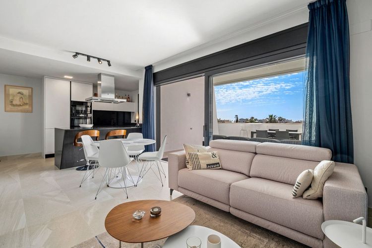Apartment | Resale in Villamartin in Villamartin, Costa Blanca - Photo 2