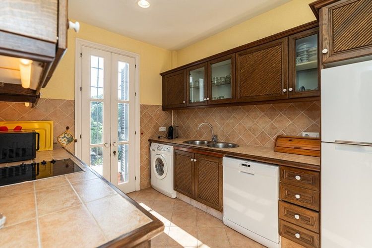 Apartment | Resale in Marbella in Marbella Others, Costa del Sol - Photo 4