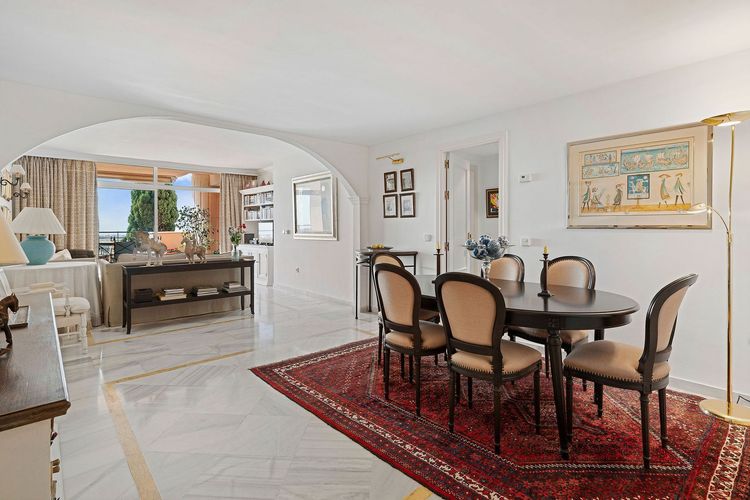 Apartment | Resale in Los Naranjos in Los Naranjos, Costa del Sol - Photo 5