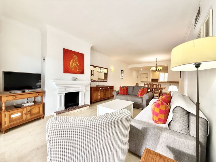 Apartment | Resale in New Golden Mile in New Golden Mile, Costa del Sol - Photo 2