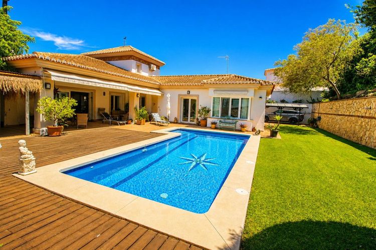 House | Resale in Sierrezuela in Sierrezuela, Costa del Sol - Photo 3