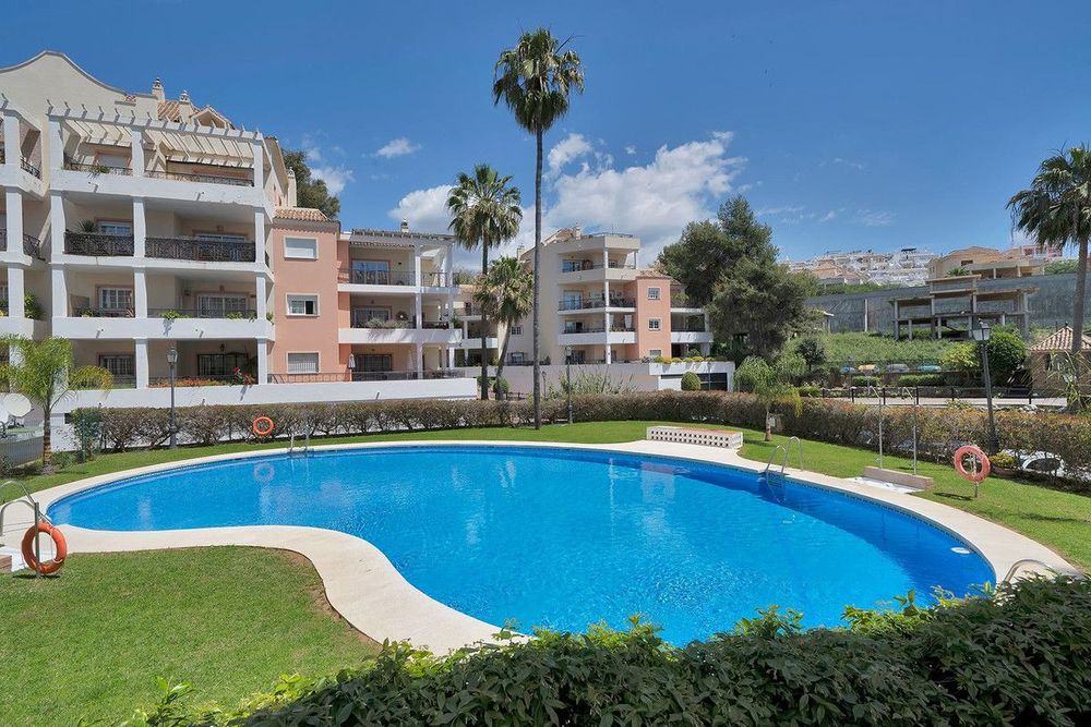 Apartment | Resale in Nueva Andalucía in Nueva Andalucía Others, Costa del Sol - Main property photo