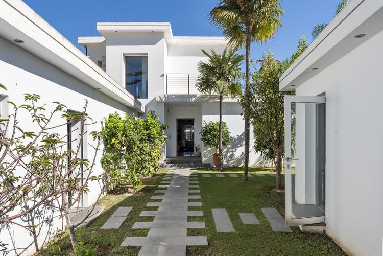 House | Resale in Nueva Andalucía in Nueva Andalucía Others, Costa del Sol - Photo 2