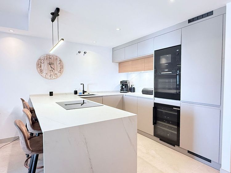 House | Resale in Estepona in Estepona, Costa del Sol - Photo 5