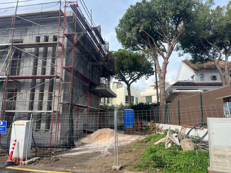 House | Resale in El Rosario in El Rosario, Costa del Sol - Photo 4