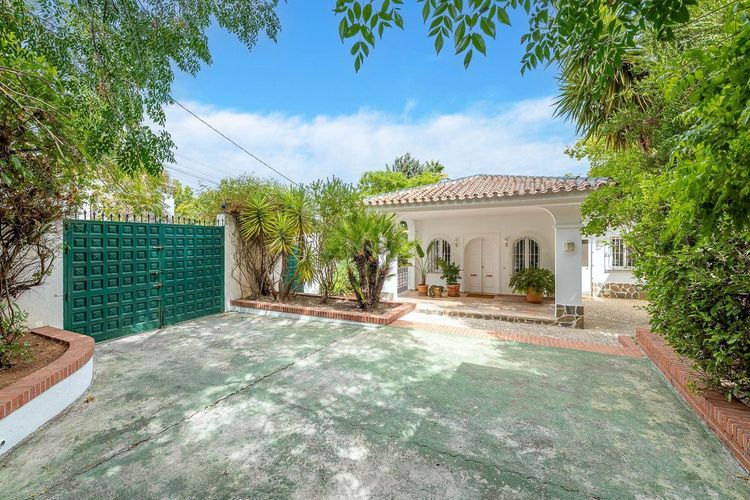 House | Resale in Alhaurín el Grande in Alhaurín el Grande, Costa del Sol - Photo 2