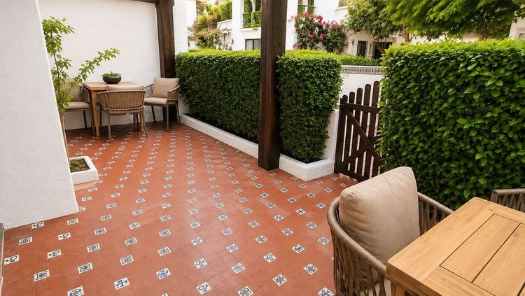 Apartment | Resale in New Golden Mile in New Golden Mile, Estepona East Others, Costa del Sol - Photo 3