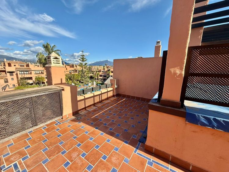 Penthouse | Resale in Estepona in Estepona, Costa del Sol - Photo 2
