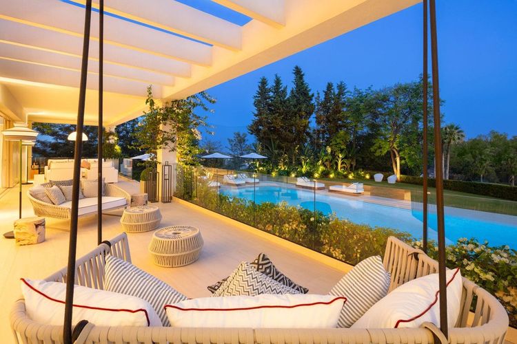 House | Resale in Aloha in Aloha, Costa del Sol - Photo 3