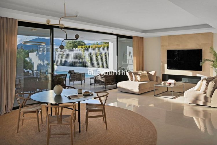 House | Resale in Marbella in Marbella Others, Costa del Sol - Photo 5