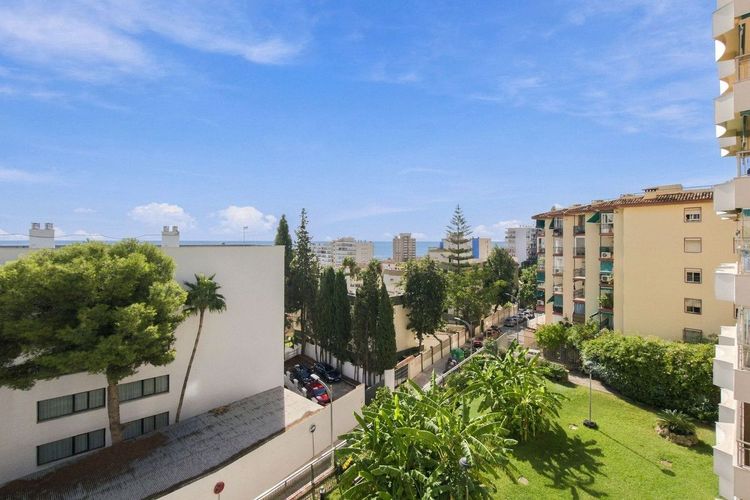 Apartment | Resale in Torremolinos in Torremolinos Others, Torremolinos, Costa del Sol - Photo 2