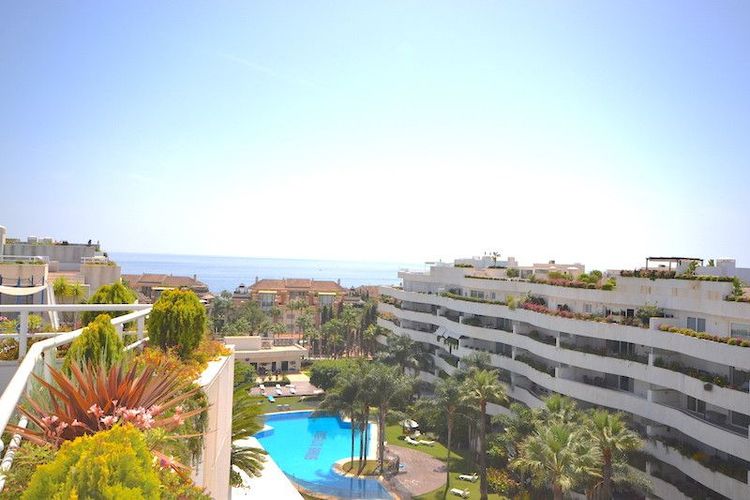 Penthouse | Resale in Puerto Banús in Puerto Banús, Costa del Sol - Main property photo
