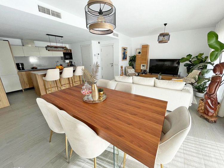 Apartment | Resale in Fuengirola in Fuengirola Others, Costa del Sol - Photo 4