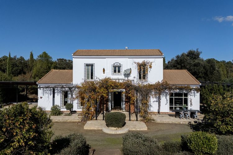 House | Resale in Archidona in Archidona, Costa del Sol - Photo 2