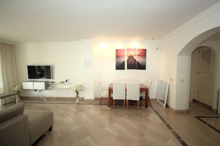 Apartment | Resale in Bahía de Marbella in Bahía de Marbella, Costa del Sol - Photo 5