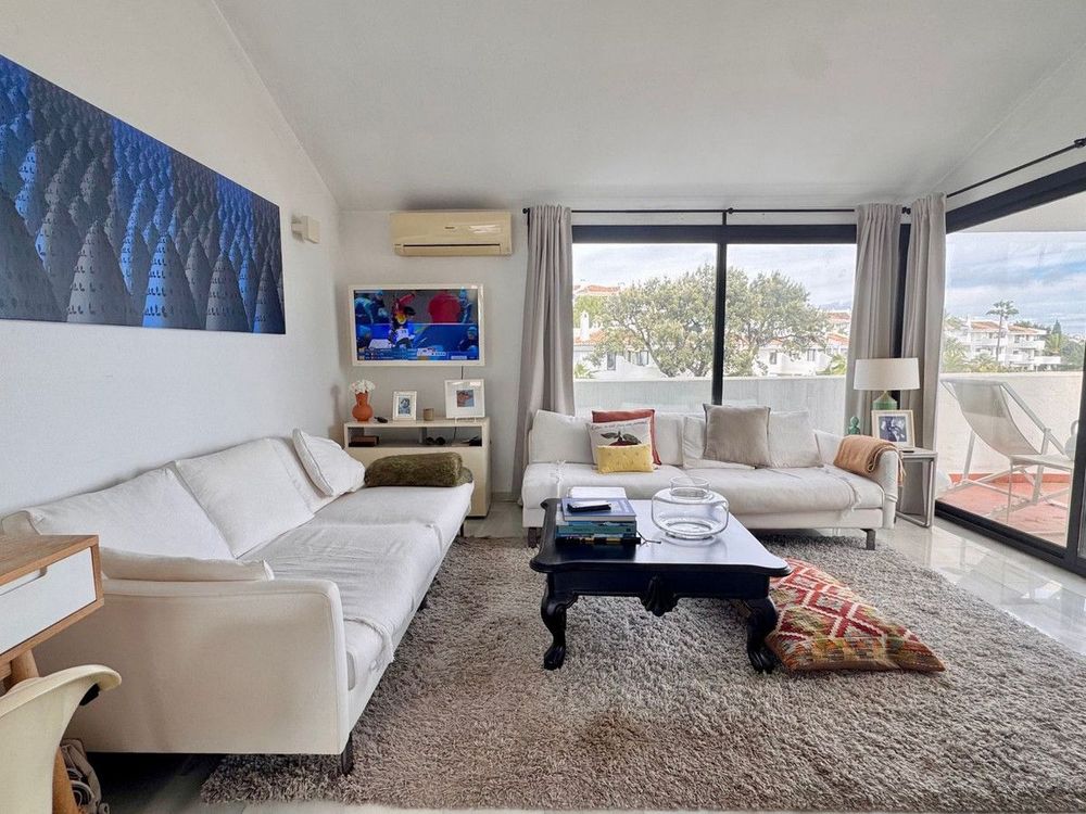 Apartment | Resale in Calahonda in Calahonda, Costa del Sol - Main property photo