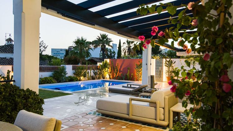 House | Resale in Las Chapas in Las Chapas, Costa del Sol - Photo 2