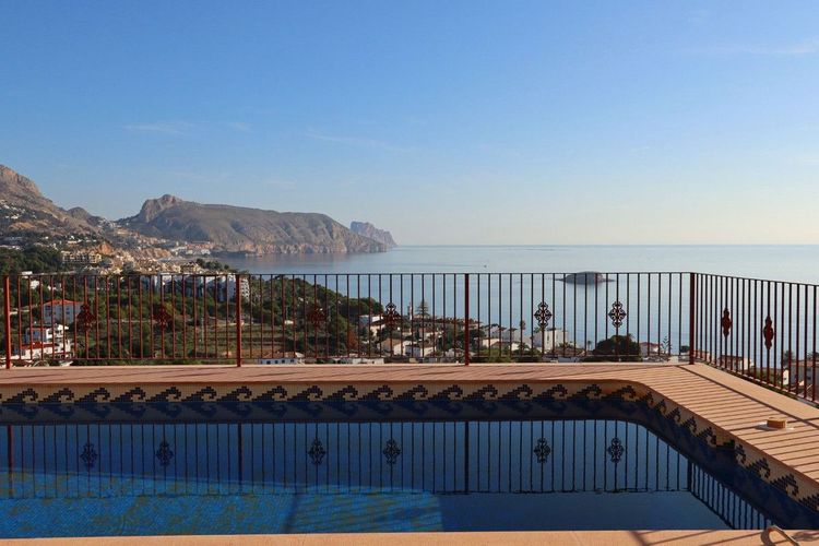 House | Resale in Altea in Altea, Costa Blanca - Photo 2