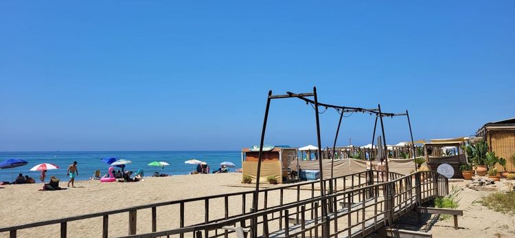 listing card gallery