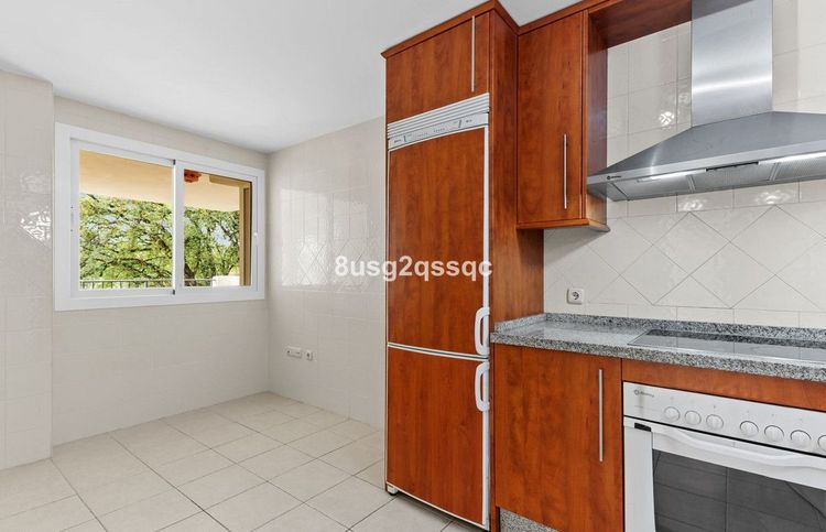 Apartment | Resale in Elviria in Elviria, Costa del Sol - Photo 4