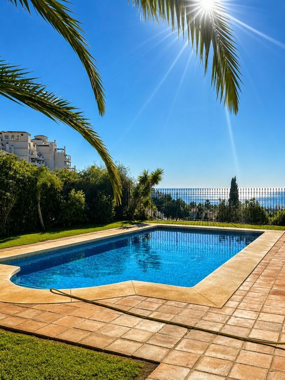 House | Resale in Calahonda in Calahonda, Costa del Sol - Photo 5