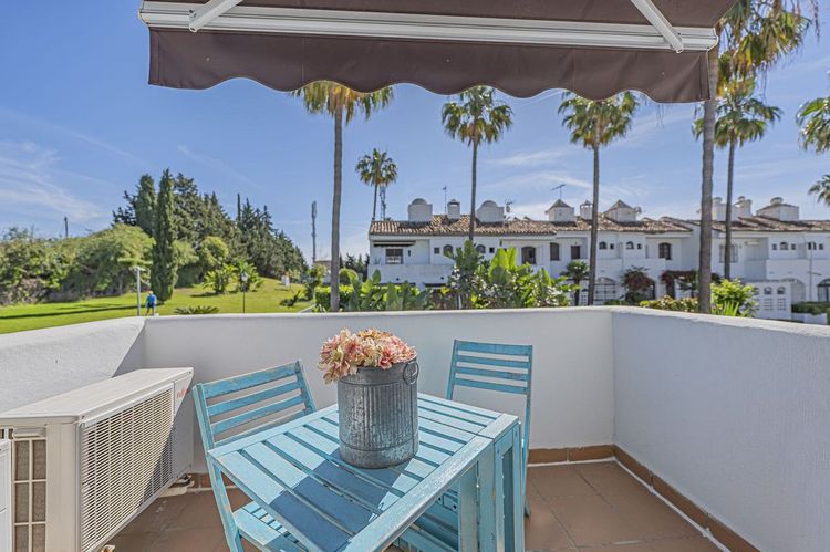 House | Resale in Atalaya in Atalaya, Costa del Sol - Photo 4