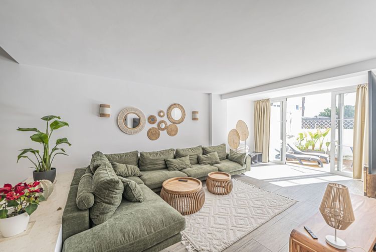 Apartment | Resale in Elviria in Elviria, Costa del Sol - Photo 2