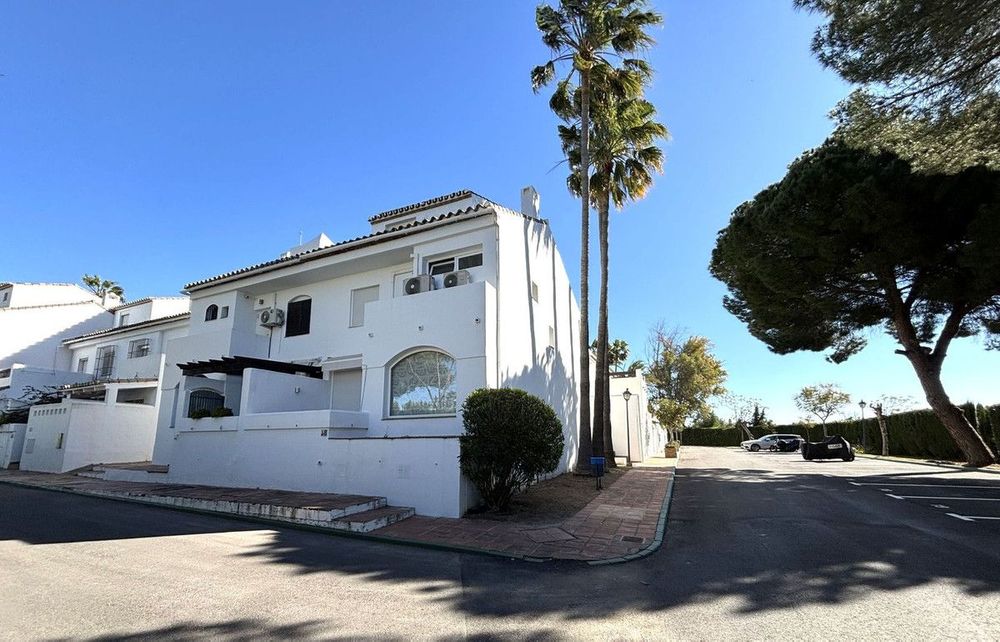 House | Resale in Atalaya in Atalaya, Costa del Sol - Main property photo