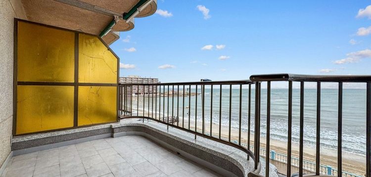 Apartment | Resale in Playa de los Locos in Playa de los Locos, Costa Blanca - Photo 3