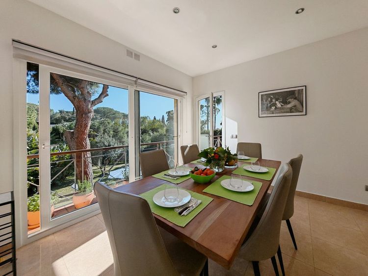 House | Resale in Elviria in Elviria, Costa del Sol - Photo 2