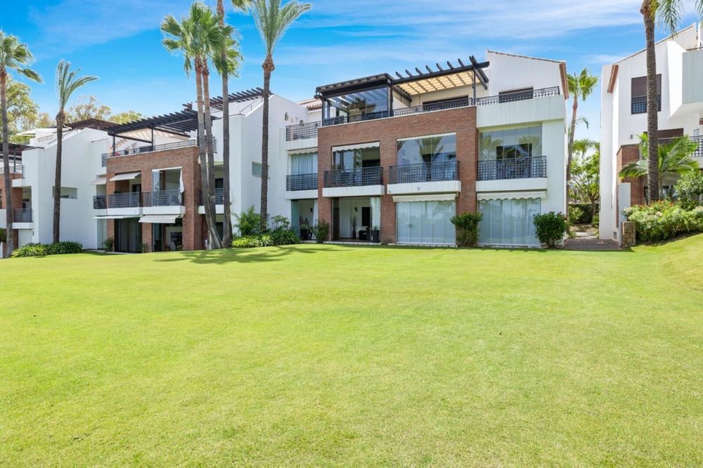 Apartment | Resale in Estepona in Estepona, Costa del Sol - Main property photo