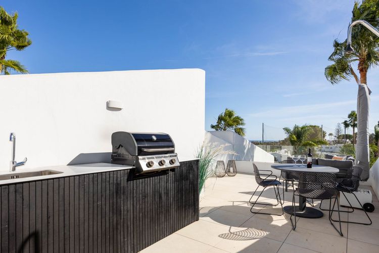 Apartment | Resale in Nueva Andalucía in Nueva Andalucía Others, Costa del Sol - Photo 4