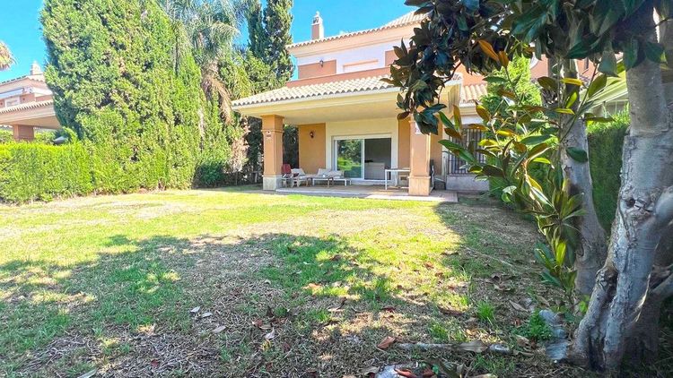 House | Resale in Marbella in Marbella Others, Costa del Sol - Photo 2