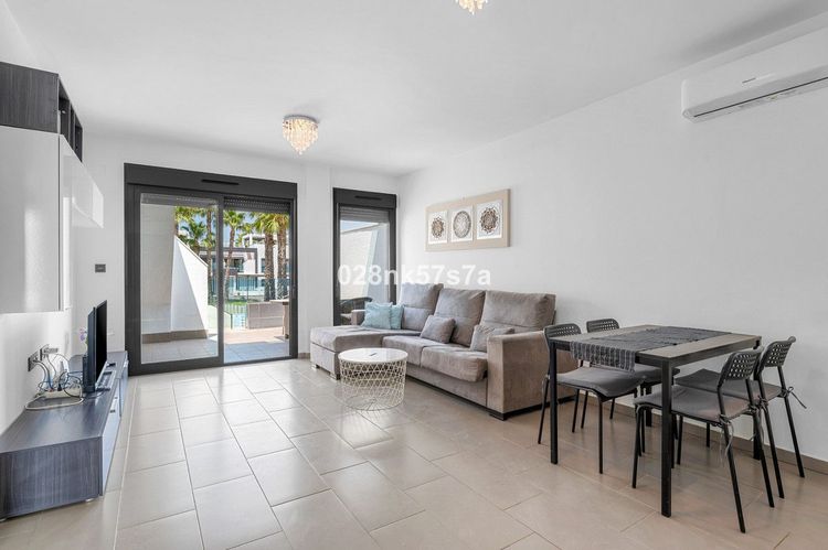 Apartment | Resale in La Zenia in La Zenia, Costa Blanca - Photo 4