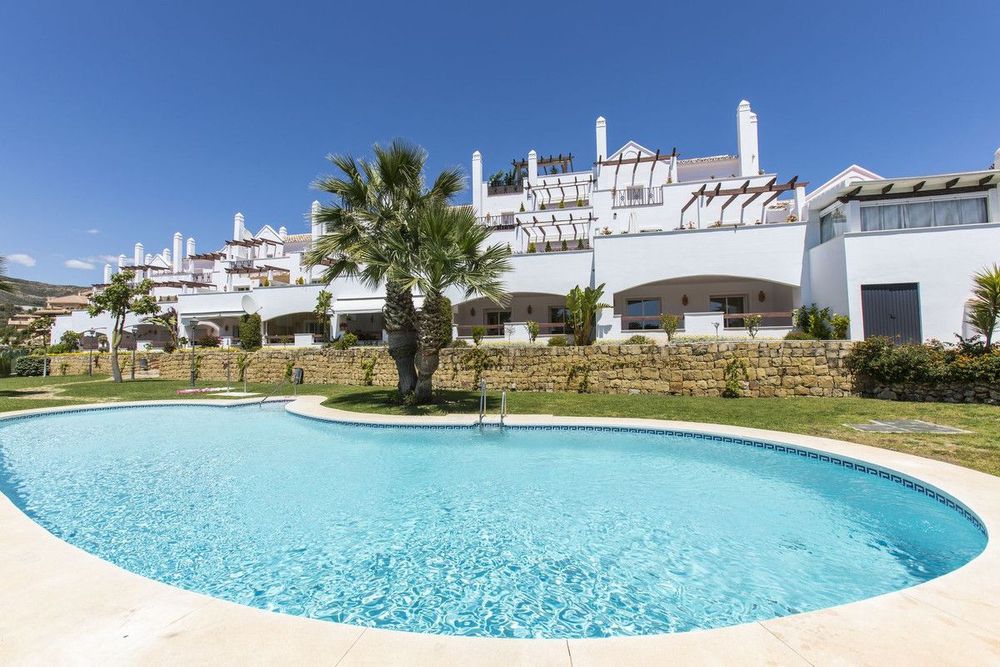 Apartment | Resale in Nueva Andalucía in Nueva Andalucía Others, Costa del Sol - Main property photo