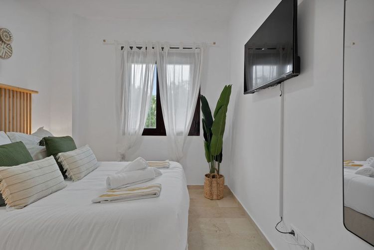 Apartment | Resale in Riviera del Sol in Riviera del Sol, Costa del Sol - Photo 4