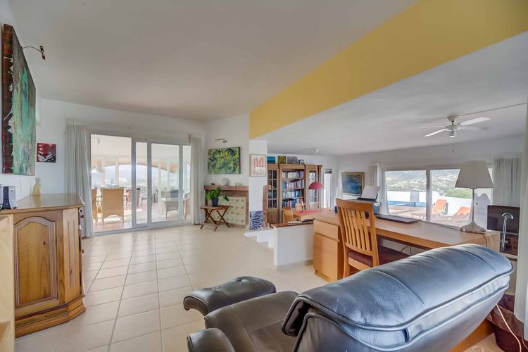 House | Resale in Sierrezuela in Sierrezuela, Costa del Sol - Photo 4