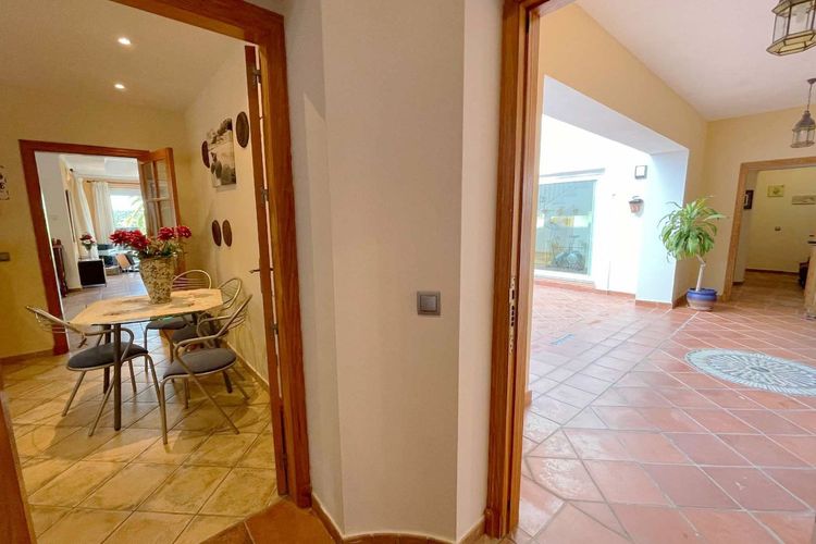House | Resale in Sotogrande Alto in Sotogrande Alto, Costa del Sol - Photo 4