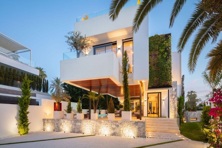 House | Resale in Marbella in Marbella, Costa del Sol - Photo 3