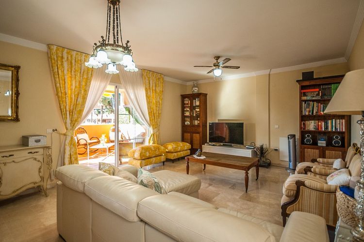 Apartment | Resale in Elviria in Elviria, Costa del Sol - Photo 5