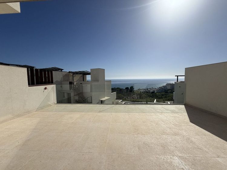 House | Resale in Torrox Costa in Torrox Costa, Costa del Sol - Photo 4