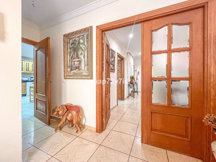 House | Resale in Estepona in Estepona, Costa del Sol - Photo 3