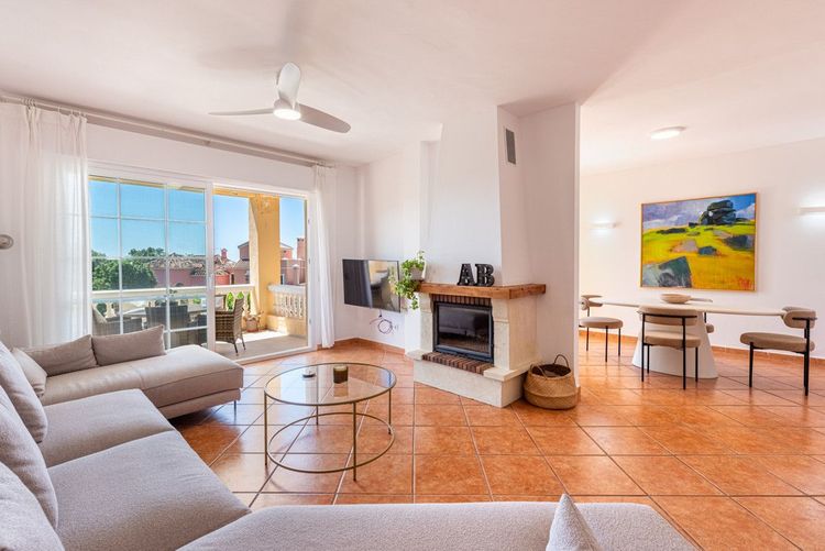 House | Resale in Estepona in Estepona, Costa del Sol - Photo 4