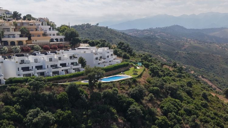 House | Resale in La Mairena in La Mairena, Costa del Sol - Photo 3