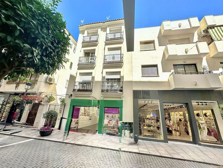 listing card gallery