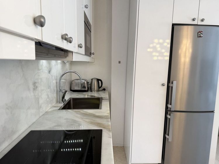 Apartment | Resale in The Golden Mile in The Golden Mile, Costa del Sol - Photo 3