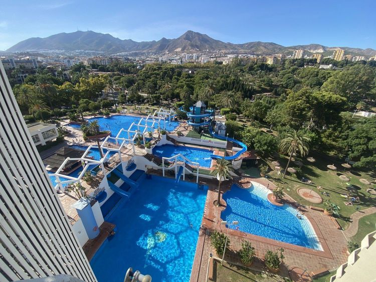 listing card gallery